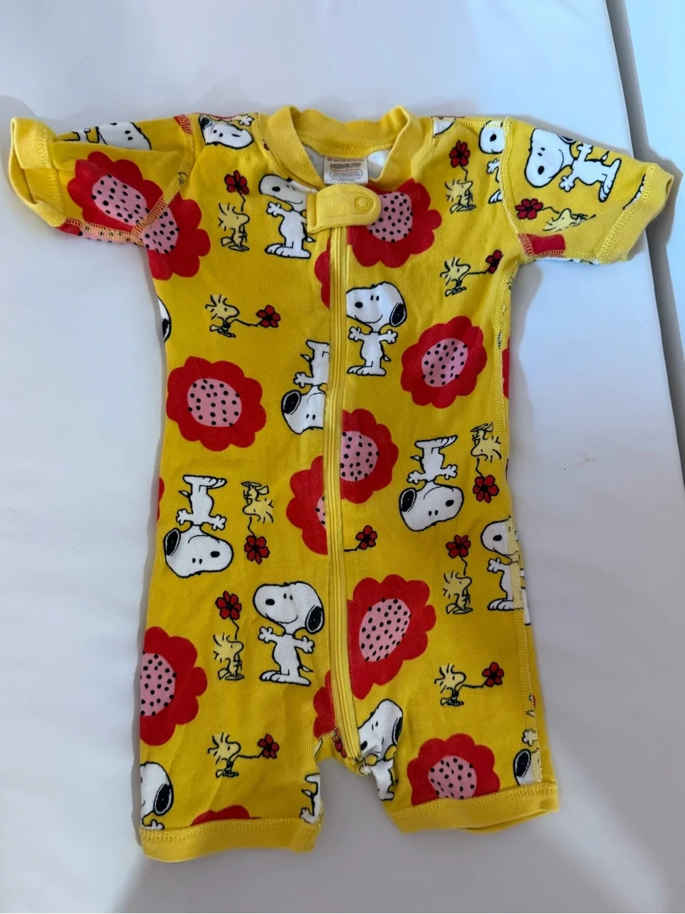 Hanna Andersson Peanuts Snoopy Yellow Shortie Sleeper, size 18-24 Months